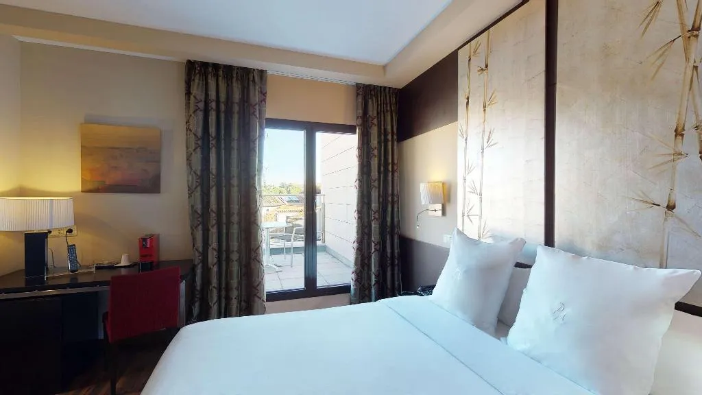 Room, Radisson RED Madrid, Madrid