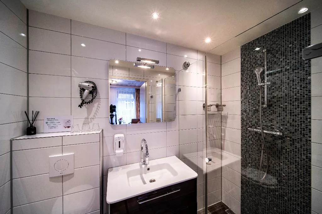 TRIPLE STANDARD Room, Hotel Jupiter, Amsterdam