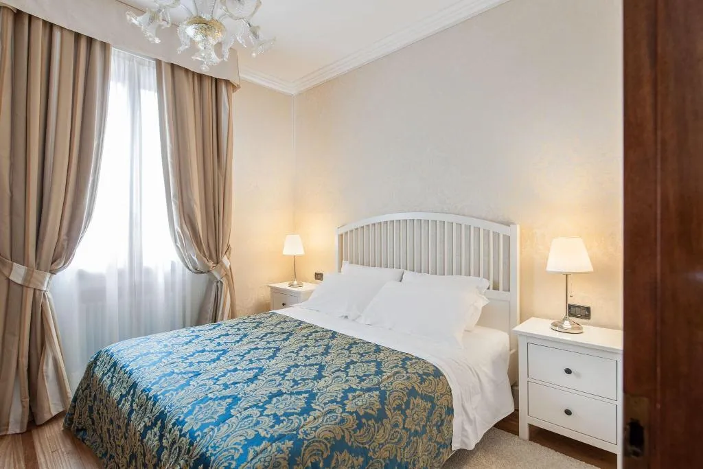 APARTMENT CANAL VIEW Room, Hotel Montecarlo, Venice