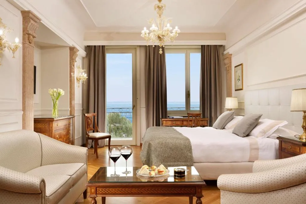DOUBLE KING SIZE BED Room, Villa Cortine Palace Hotel, Milan