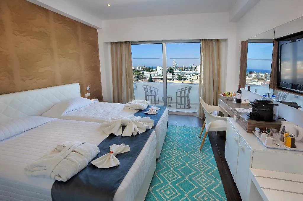 TWIN DELUXE SIDE SEA VIEW Room, Nestor, Cyprus