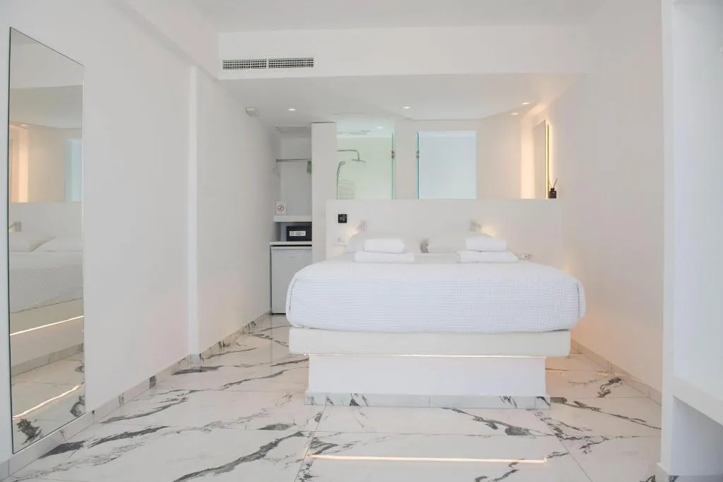 Room, Bianco A Nero, Mykonos
