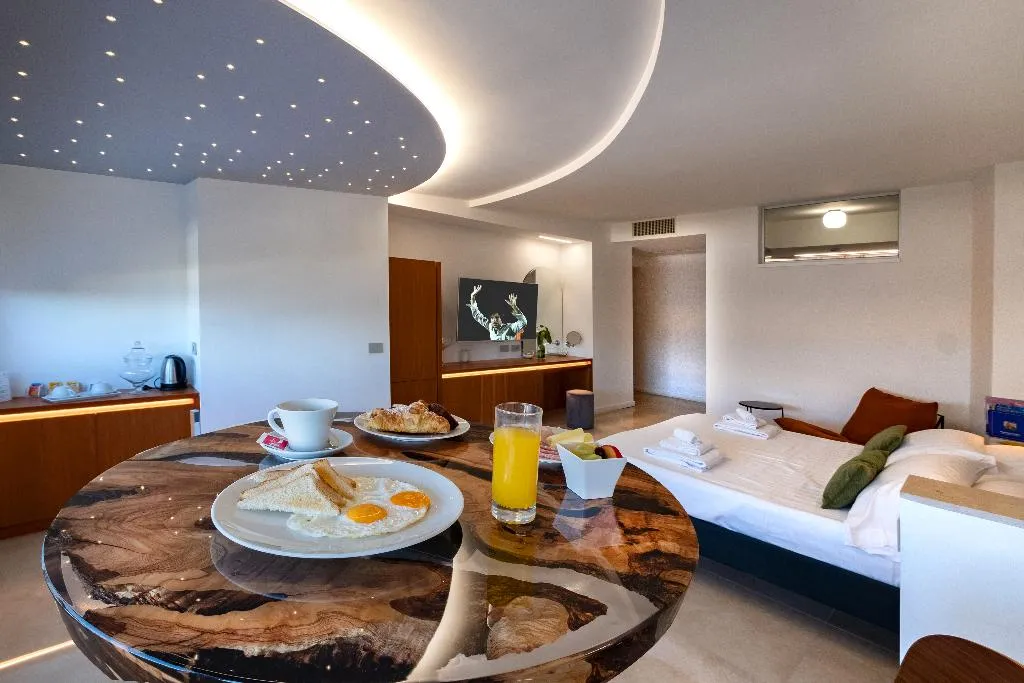 SUITE WITH JACUZZI Room, Relais Manfredi, Naples