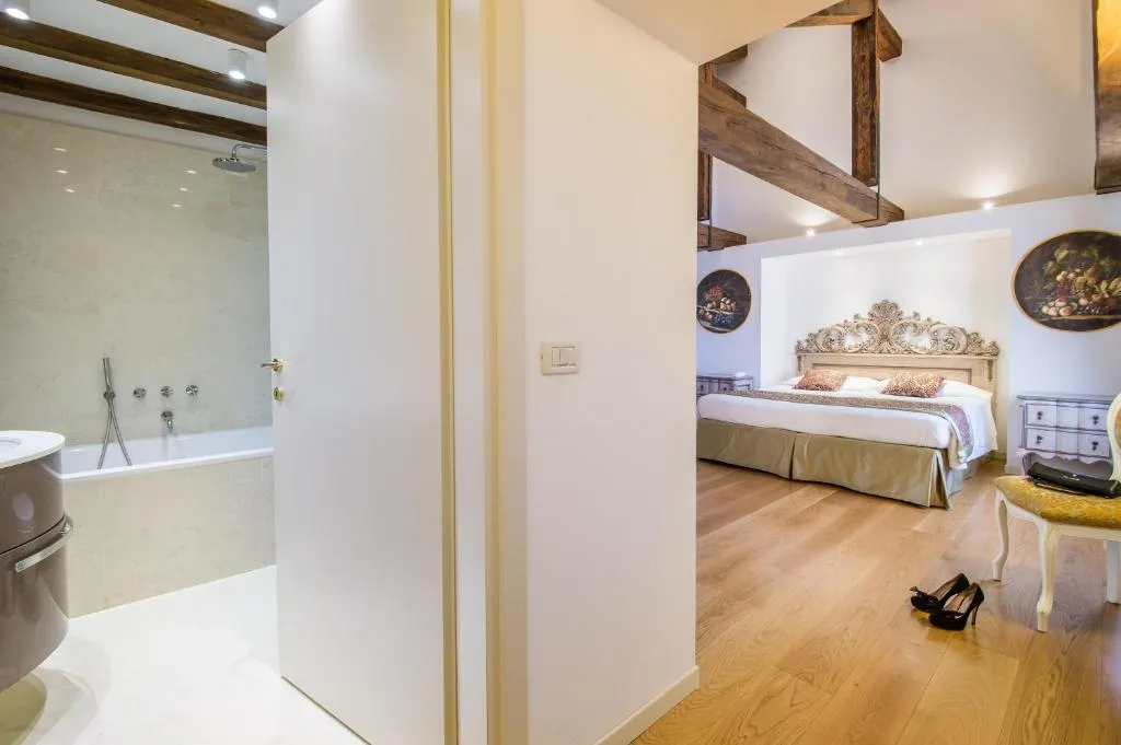 APARTMENT DELUXE CANAL VIEW Room, Al Redentore di Venezia, Venice