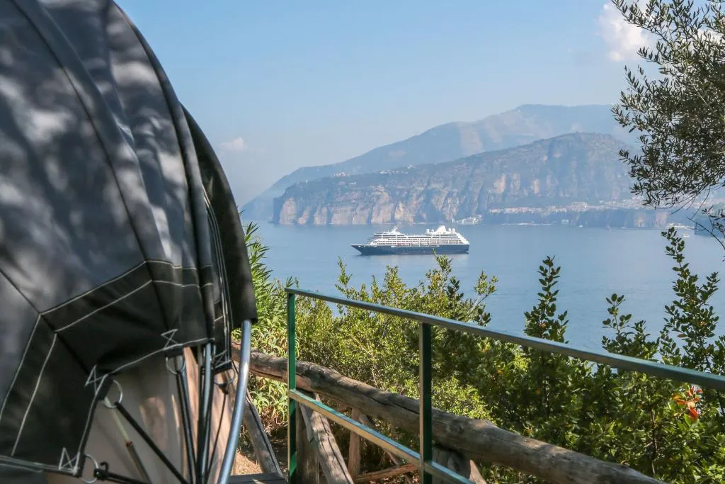 Tent ONE BED Room, Hostel & Glamping Santa Fortunata, Naples