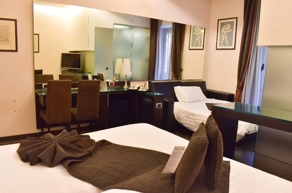FAMILY ROOM THREE BEDS Room, Best Western Plus Hotel Universo, Rome