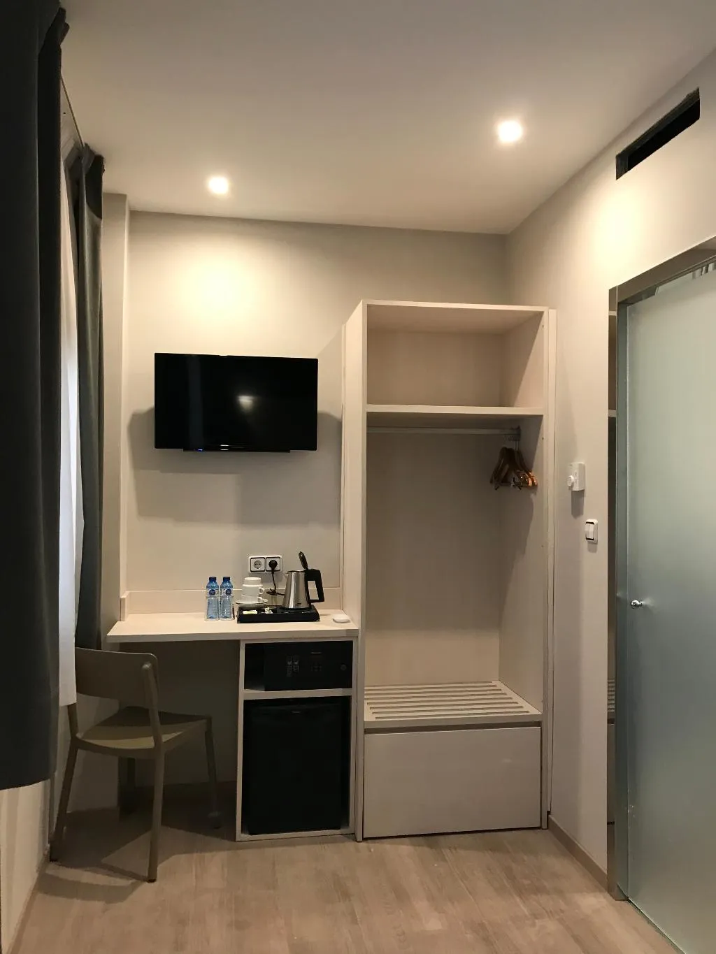 TRIPLE SUPERIOR Room, Hotel Cantón, Barcelona