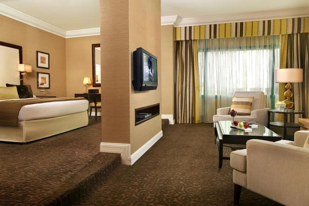 SUITE CLASSIC Room, Movenpick Grand Al Bustan Hotel, Dubai