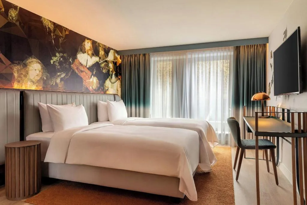 TWIN STANDARD Room, Renaissance Amsterdam Hotel, Amsterdam