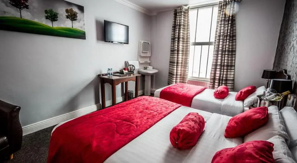 TRIPLE WITH SHARED BATHROOM Room, The Kildare Street, Dublin