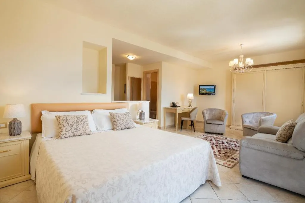 JUNIOR SUITE STANDARD Room, Hotel Regina Elena, Olbia