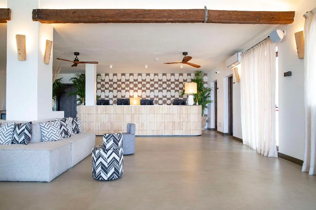 Lobby, Mangia's Santa Teresa Sardinia, Curio Collection, Olbia