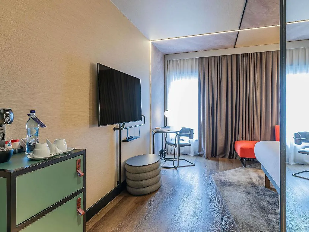 DOUBLE QUEEN SIZE BED Room, Novotel Lisboa, Lisbon
