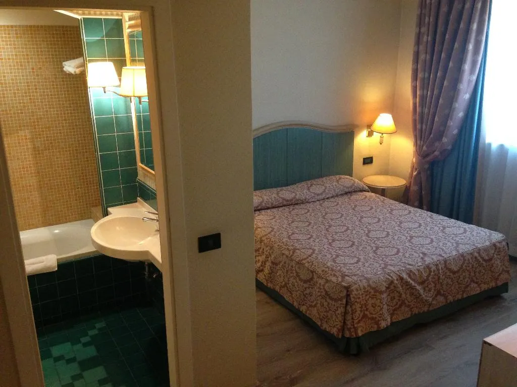 TRIPLE STANDARD Room, Green Park Hotel, Rome