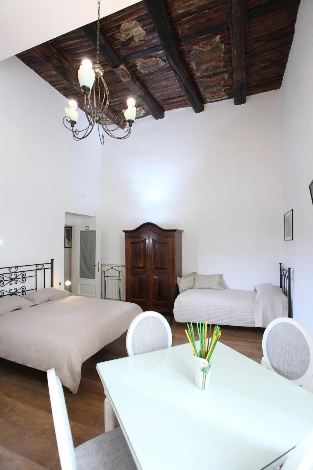 Room, Napolipietrasanta, Naples