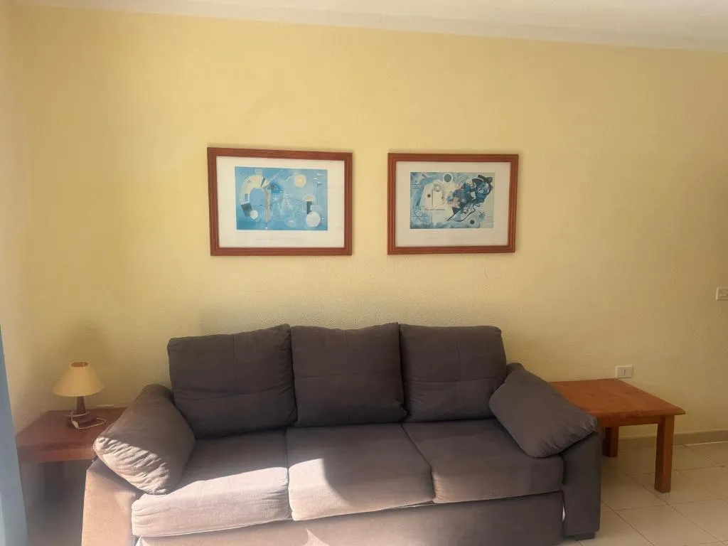 Room, Malibu Park, Tenerife