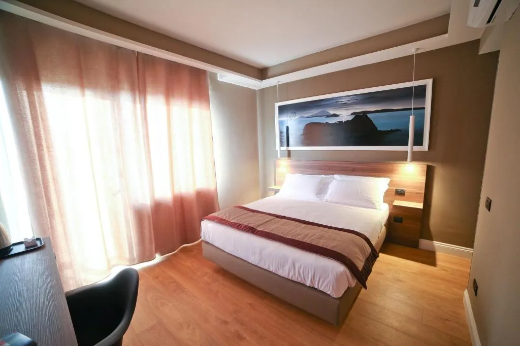 Room, 7Th Floor Suite, Naples