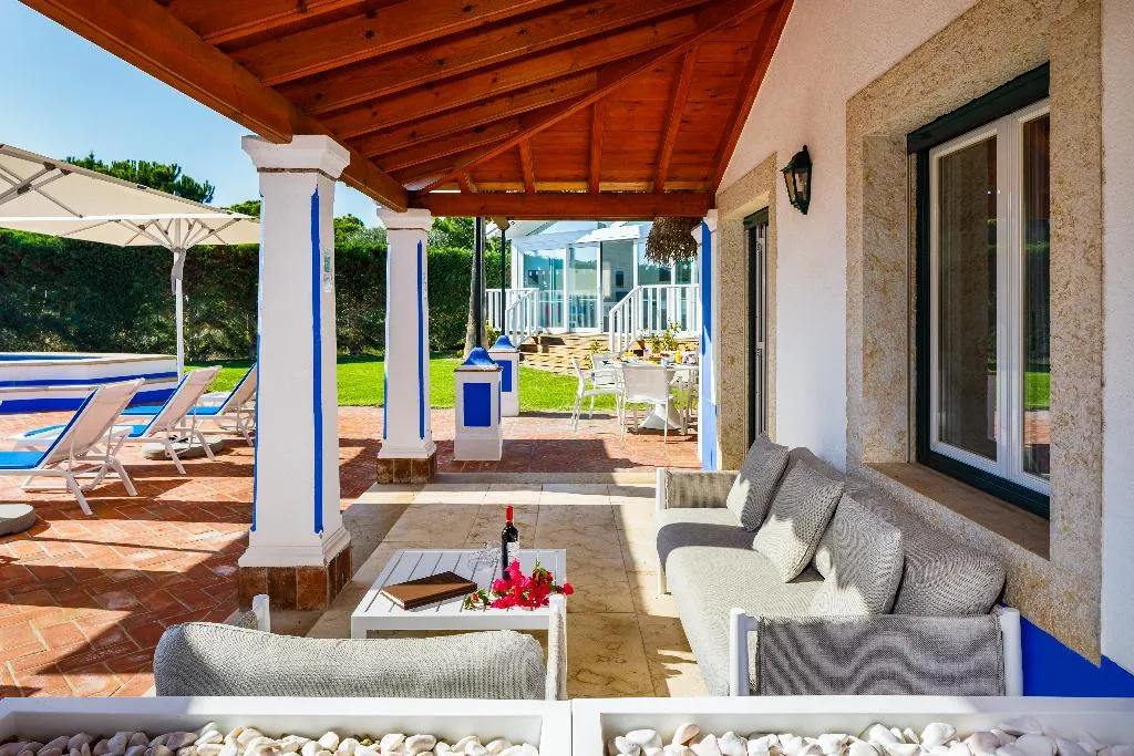VILLA THREE BEDROOMS Room, Shantivillas, Algarve