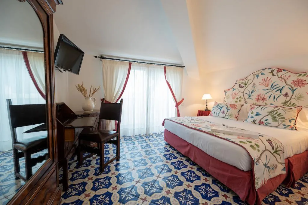 Double or Twin SUPERIOR Room, Villa Cimbrone, Naples