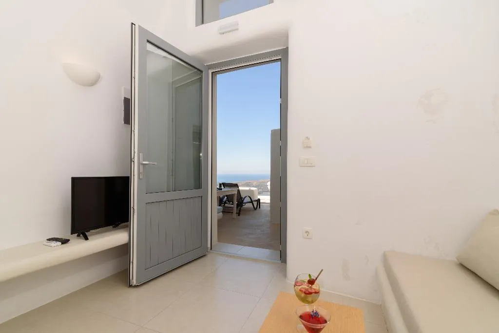 JUNIOR SUITE WITH VIEWS Room, On The Cliff, Santorini