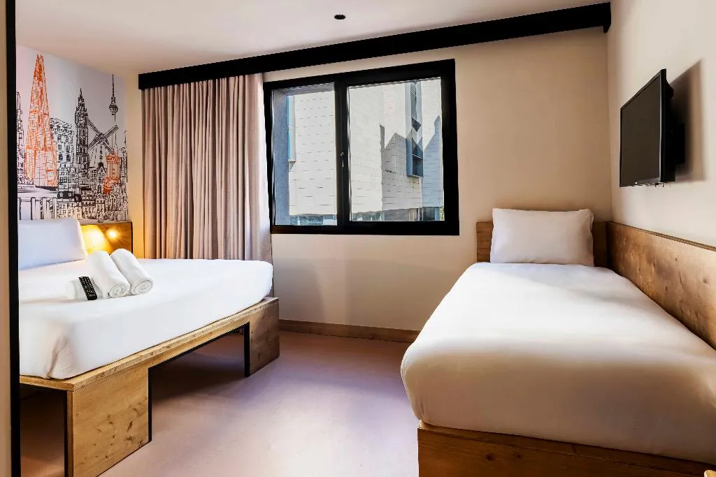 FAMILY ROOM STANDARD Room, easyHotel Madrid Alcala, Madrid