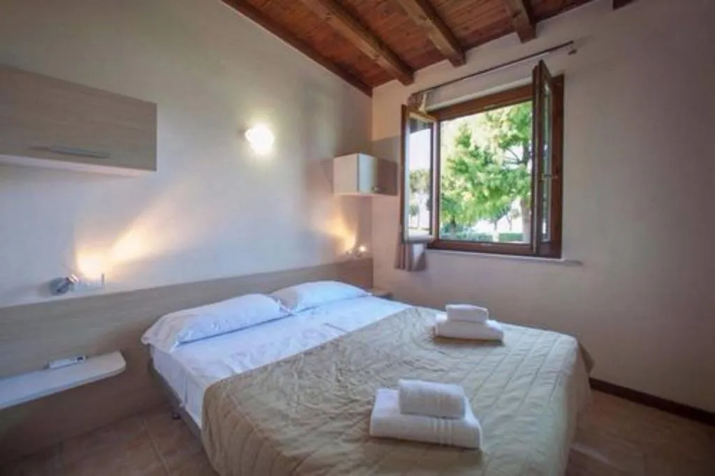 BUNGALOW BUNK BED Room, Resort The Garda Village, Milan
