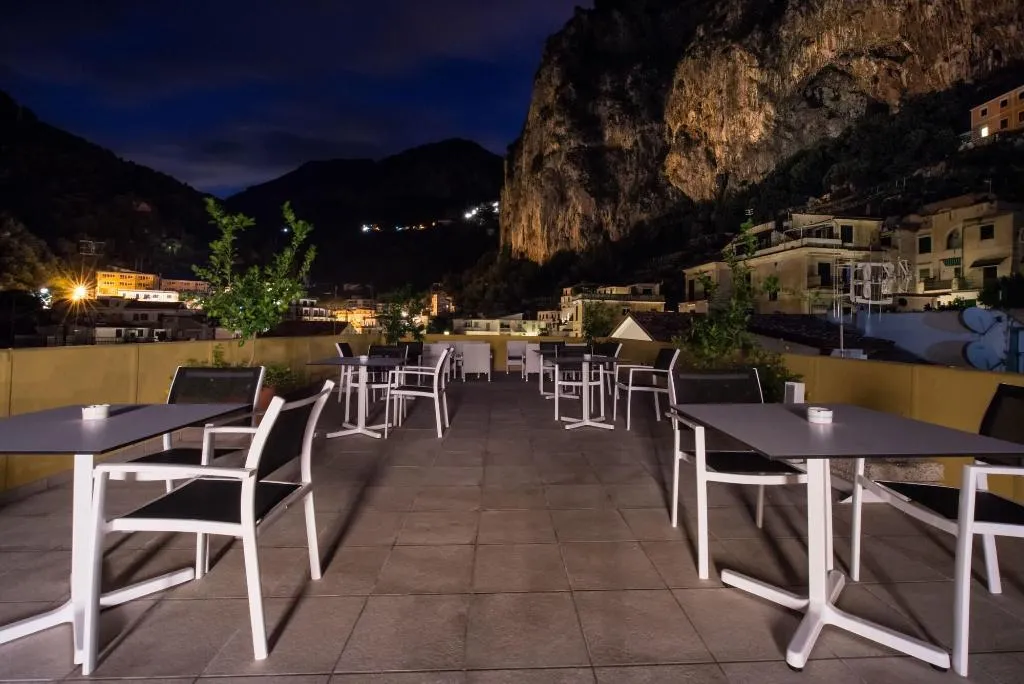 Room, Amalfi Luxury House, Naples