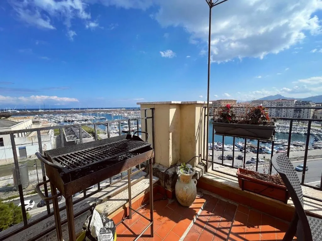 APARTMENT WITH TERRACE Room, Kasa Kala, Palermo