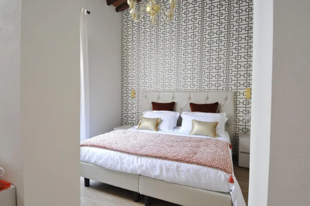 Room, Canto Degli Aranci, Florence