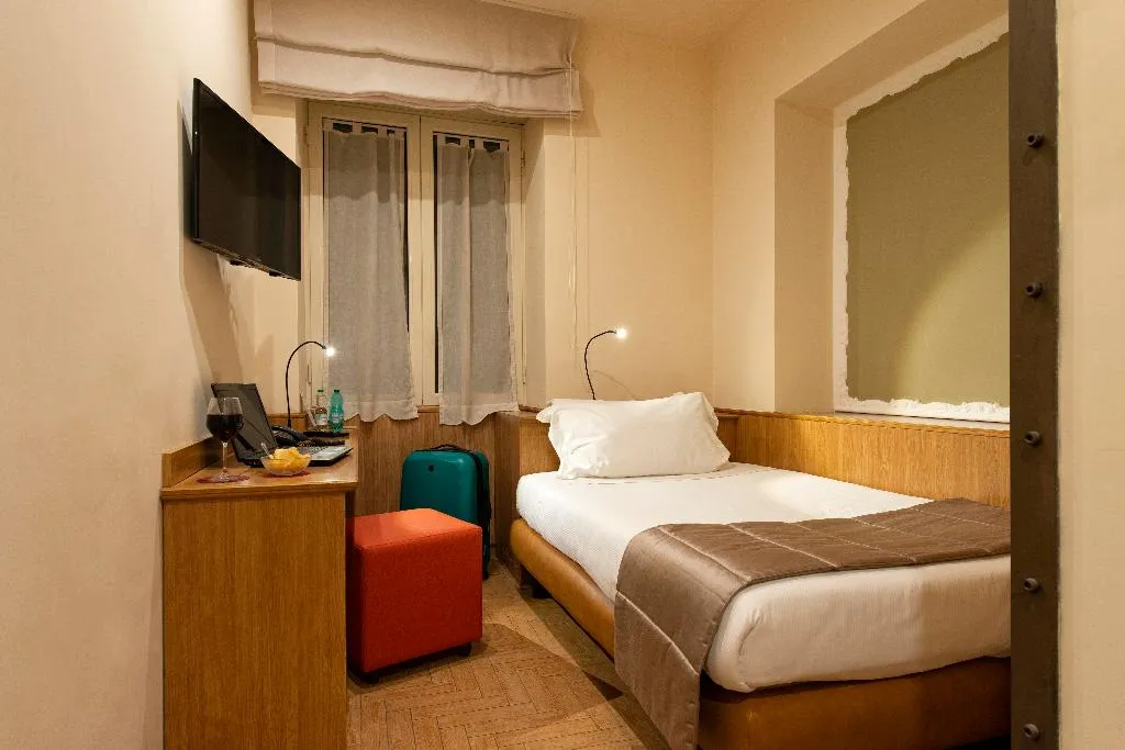 SINGLE STANDARD Room, Grand Hotel Europa, Naples