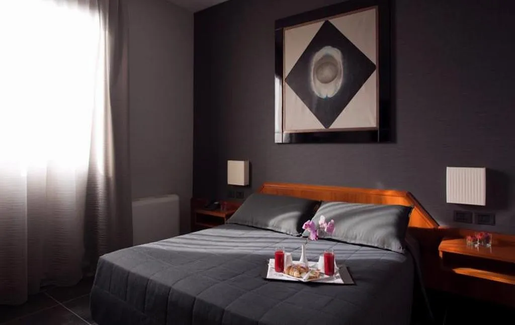 DOUBLE STANDARD Room, Zone, Rome