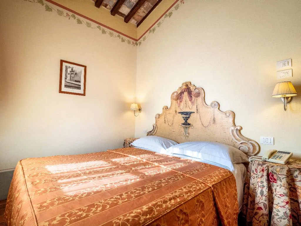 DOUBLE CLASSIC QUEEN BED Room, Villa Borgo San Pietro, Perugia