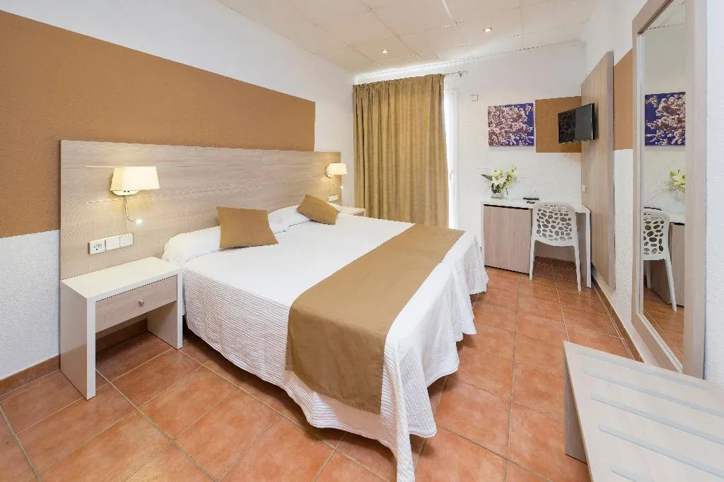 Double or Twin SUPERIOR WITH BALCONY Room, Hostal Adelino, Ibiza