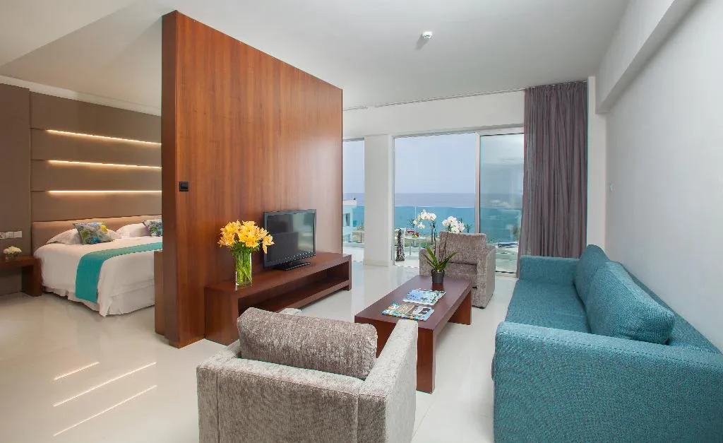 FAMILY ROOM SEA VIEW Room, King Evelthon Beach Hotel & Resort, Cyprus