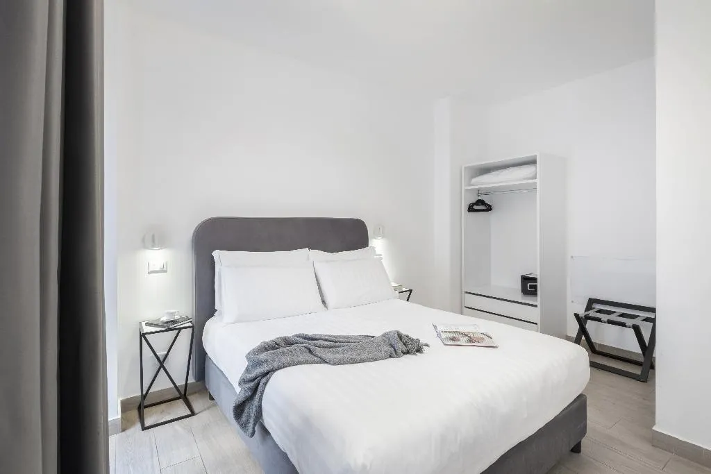 APARTMENT TWO BEDROOMS TWO BATHROOMS Room, Oriana Homèl Roma, Rome