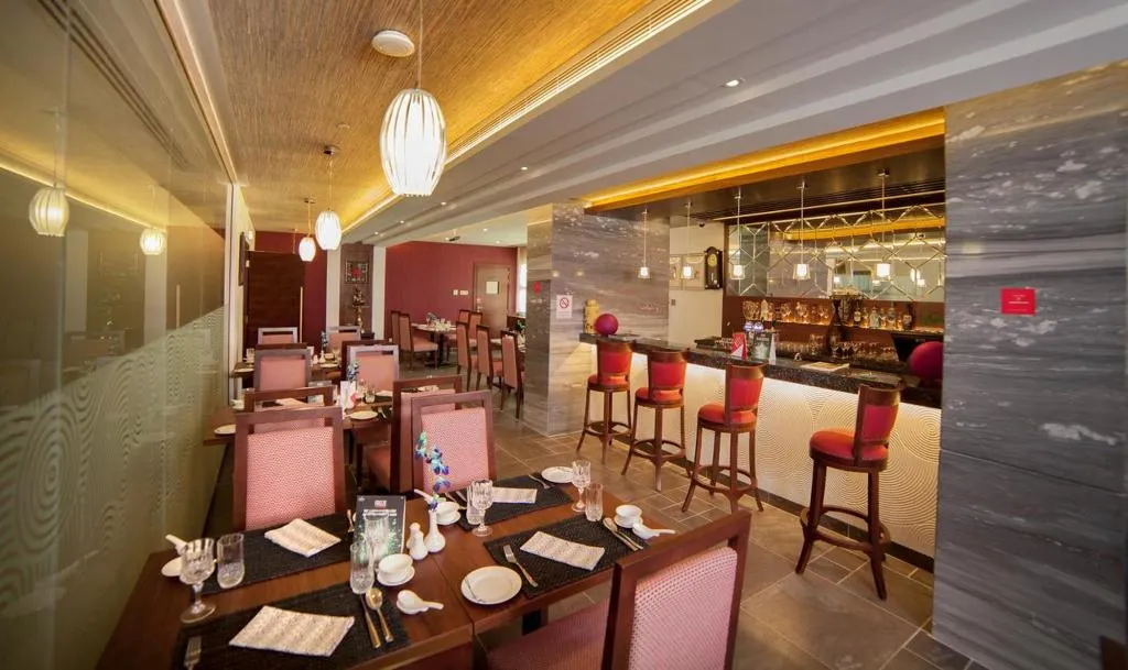 Bar, Raviz Center Point Hotel, Dubai