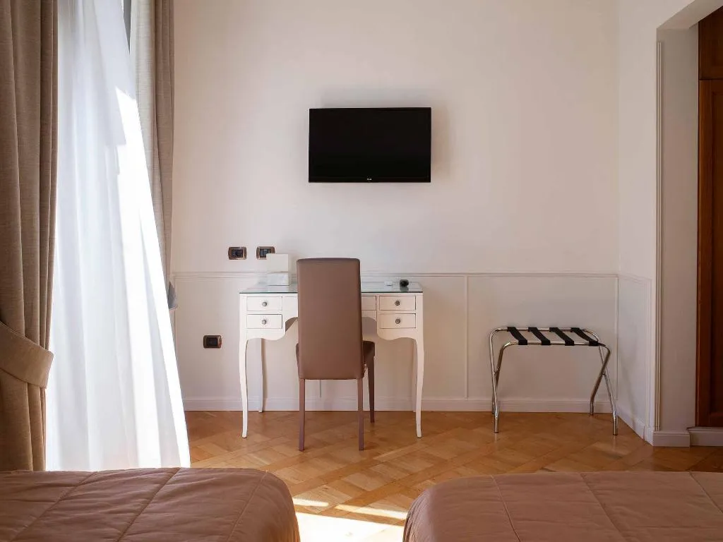 DOUBLE SINGLE USE STANDARD Room, Grand Hotel Europa, Naples