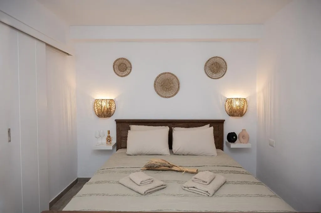 FAMILY ROOM THREE BEDROOMS THREE BATHROOMS Room, Boutique Di Vito, Mykonos
