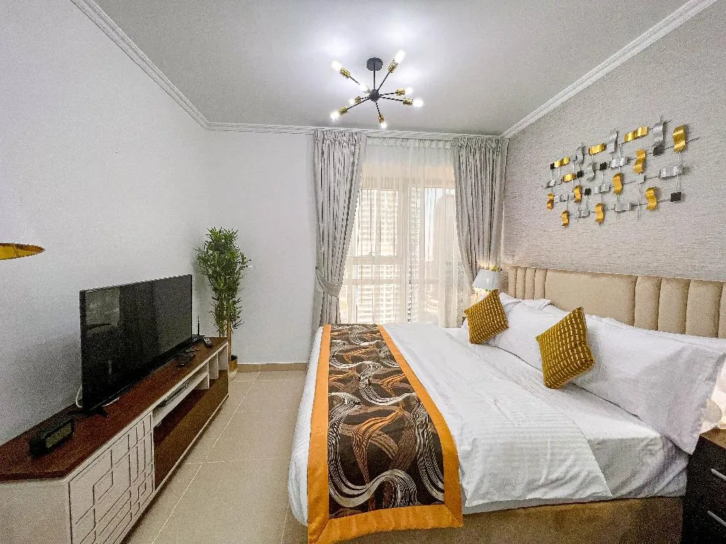 STUDIO ONE BEDROOM ONE BATHROOM Room, Goldcrest Executive, Dubai