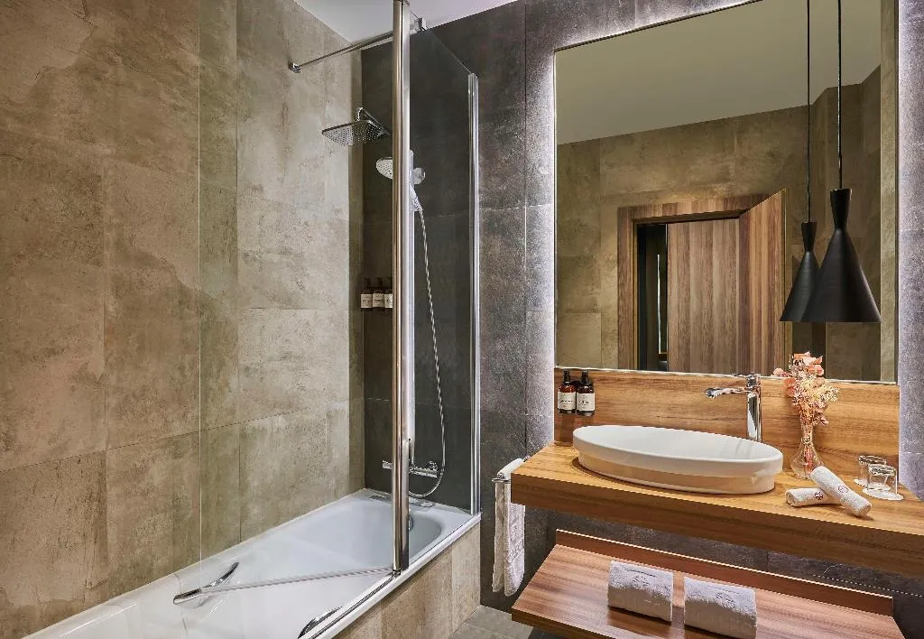 DOUBLE SUPERIOR WITH VIEWS Room, NH Collection Madrid Gran Vía, Madrid