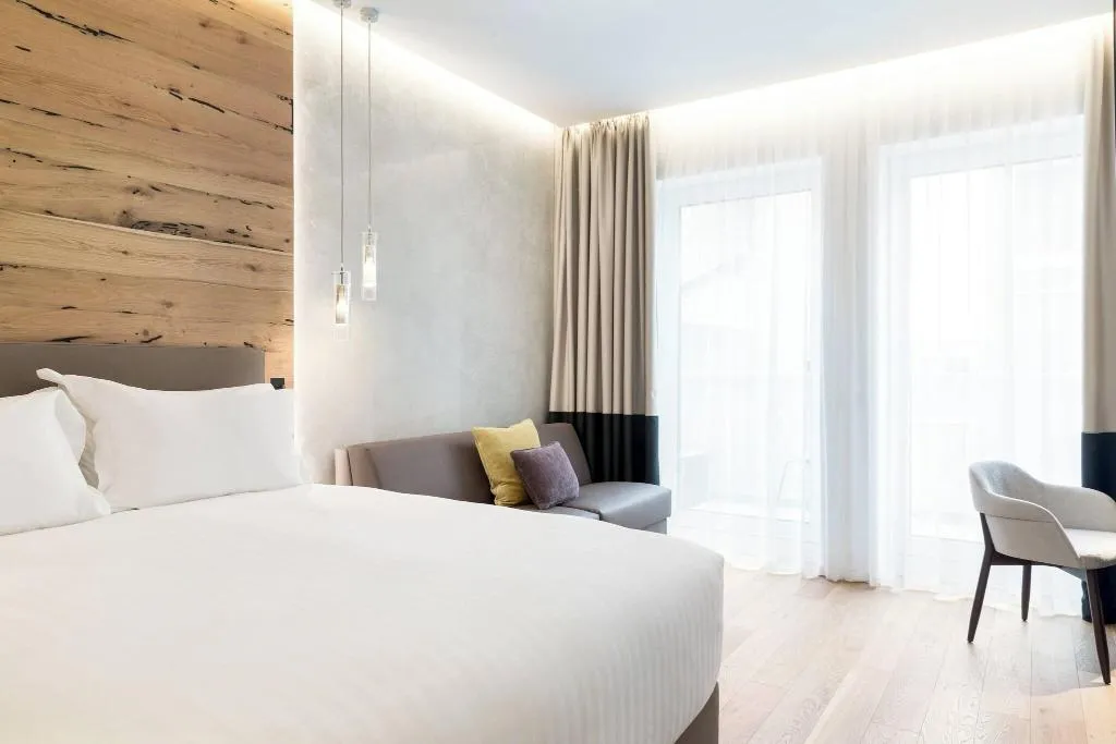 JUNIOR SUITE QUEEN SIZE BED Room, AC Hotel Venezia, Venice