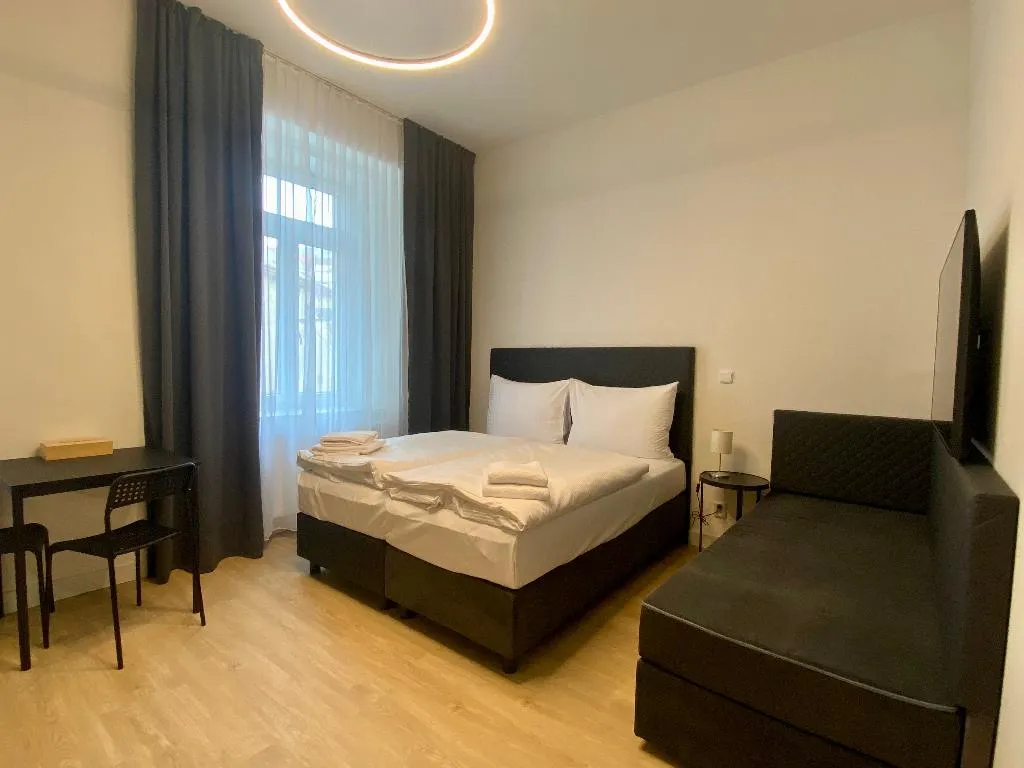 JUNIOR SUITE STANDARD Room, Figaro Suites, Prague