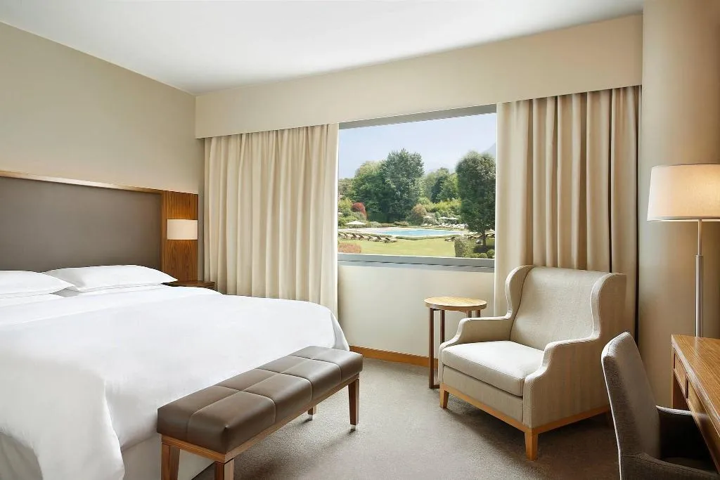 Room, Sheraton Lake Como, Milan