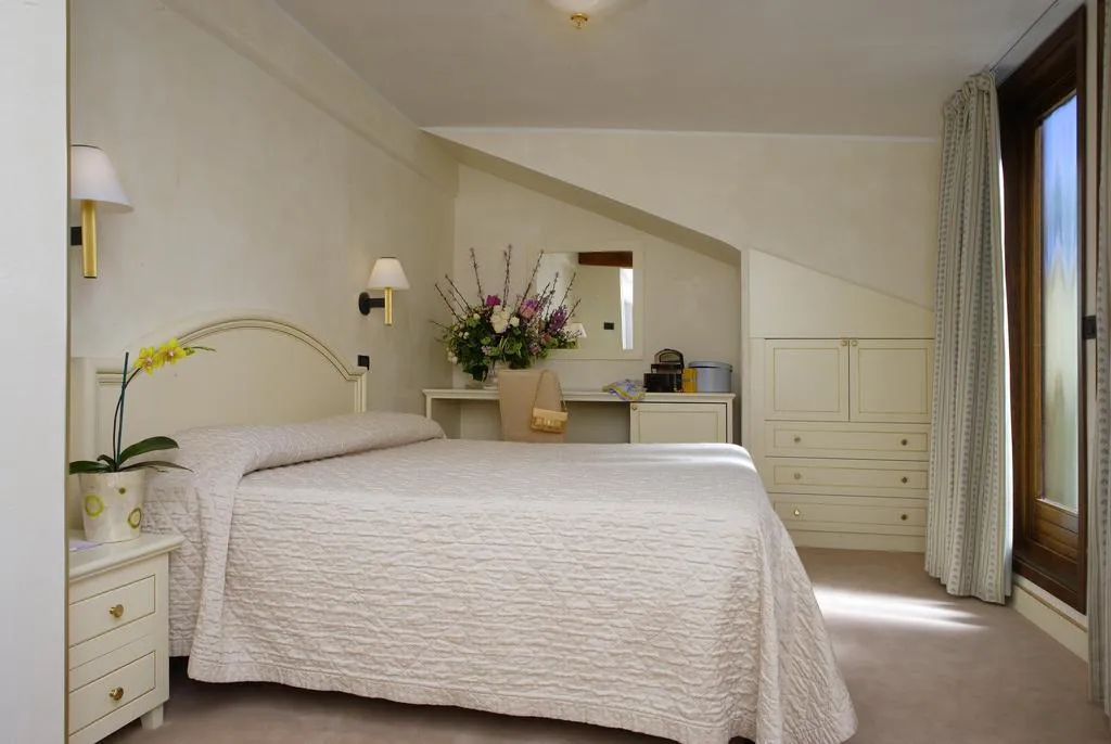 TRIPLE SUPERIOR Room, Carlton Capri, Venice