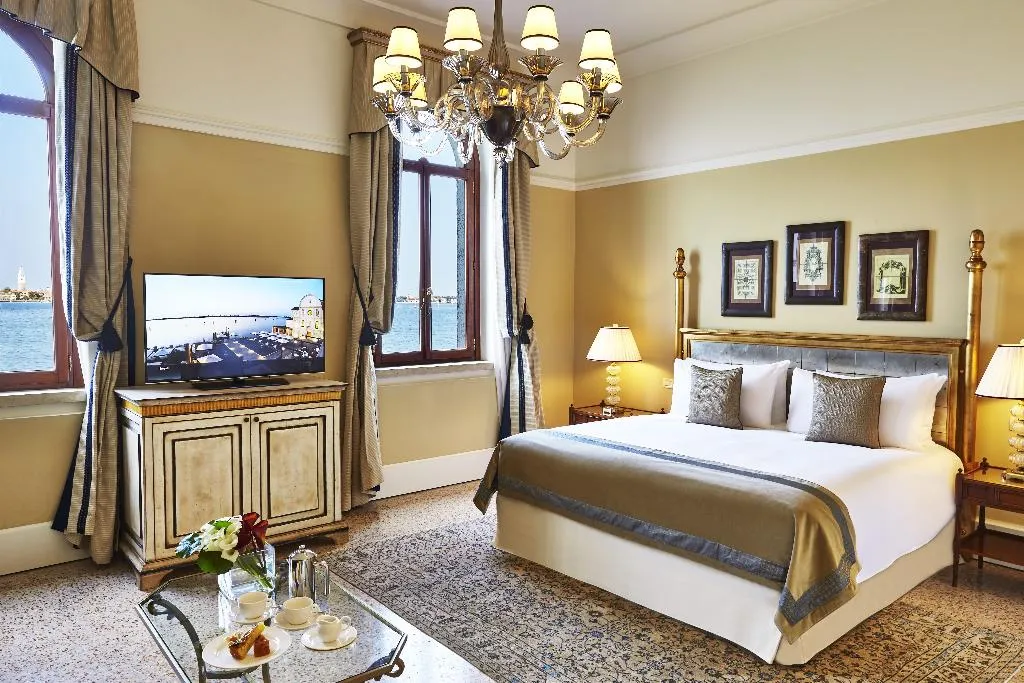 JUNIOR SUITE LAGOON VIEW Room, San Clemente Palace, Venice