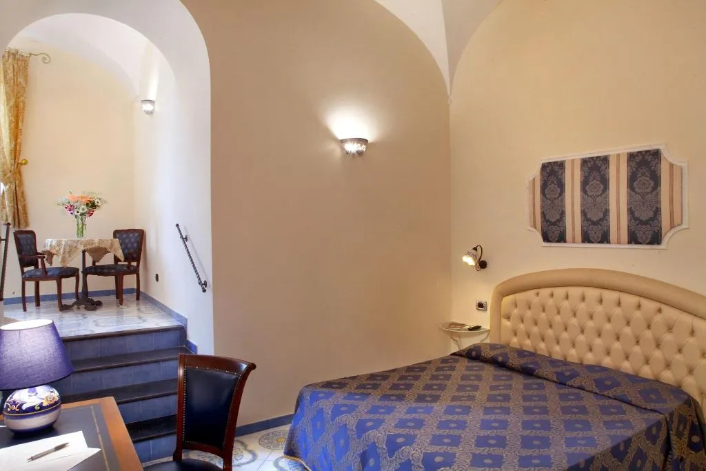 JUNIOR SUITE QUEEN SIZE BED Room, L'Antico Convitto, Naples