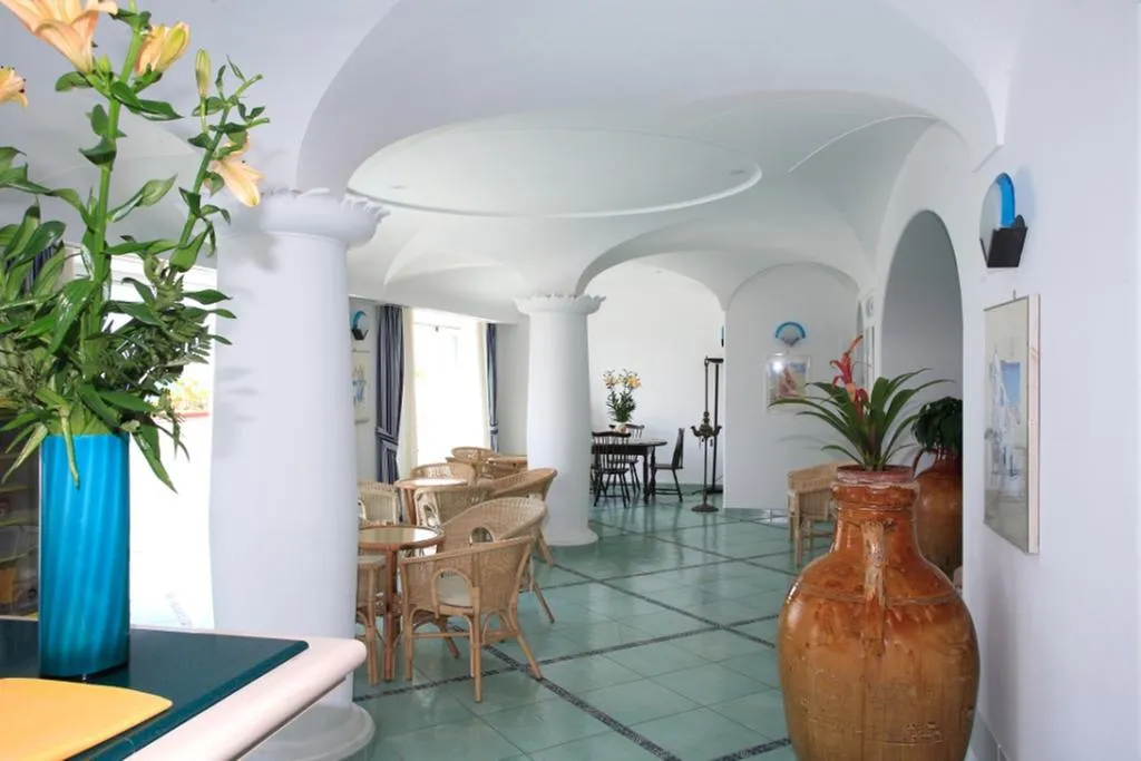 Lobby, Albatros, Naples