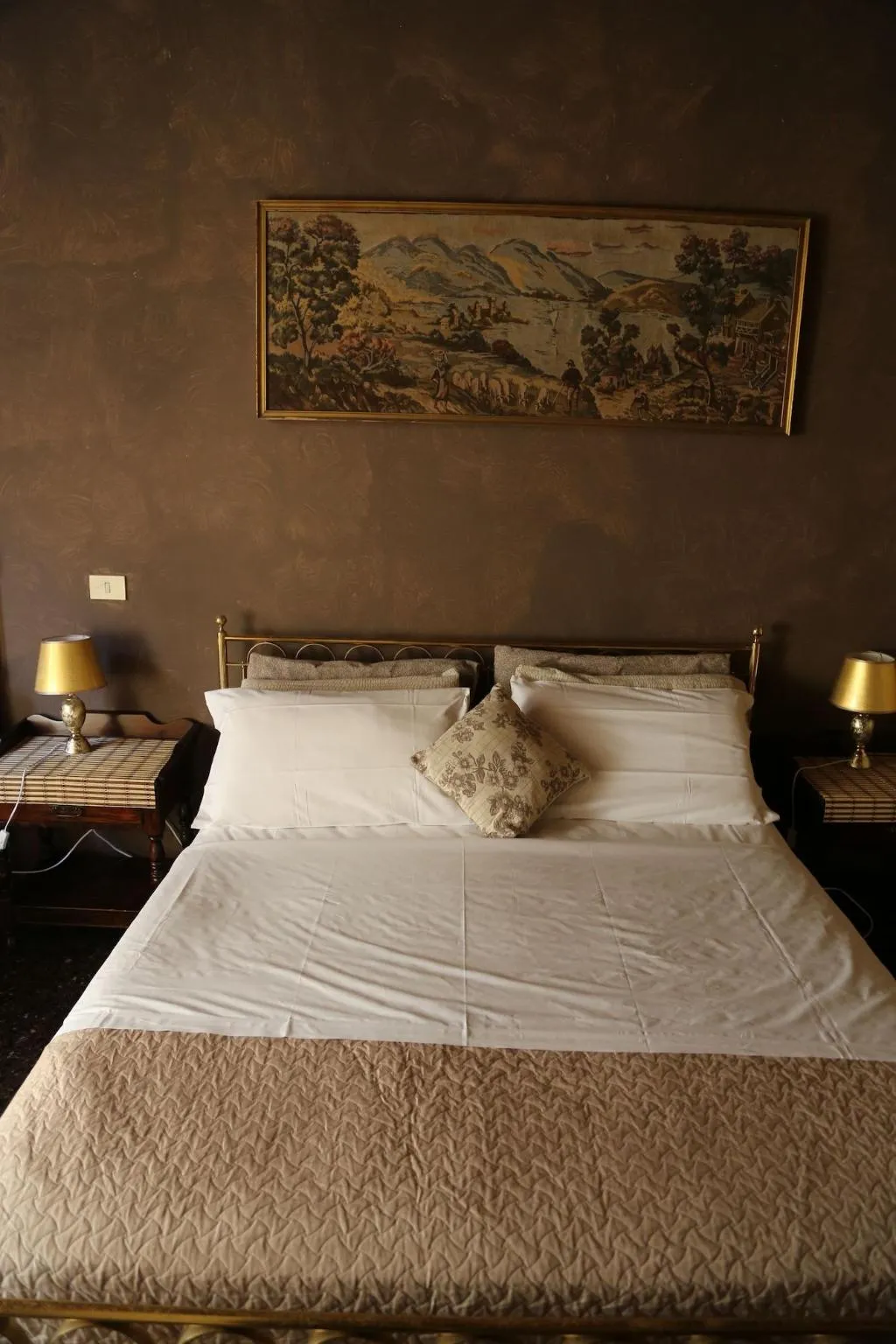 Room, Riverbanks, Florence