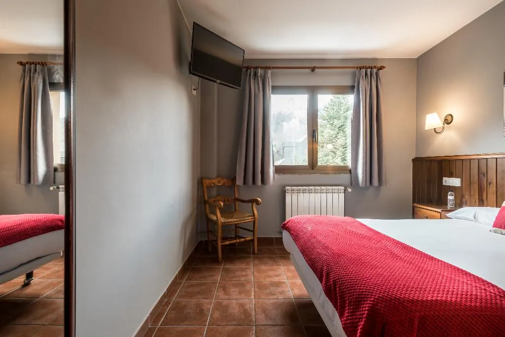 Double or Twin STANDARD Room, Snö Beret Hotel, Costa Brava