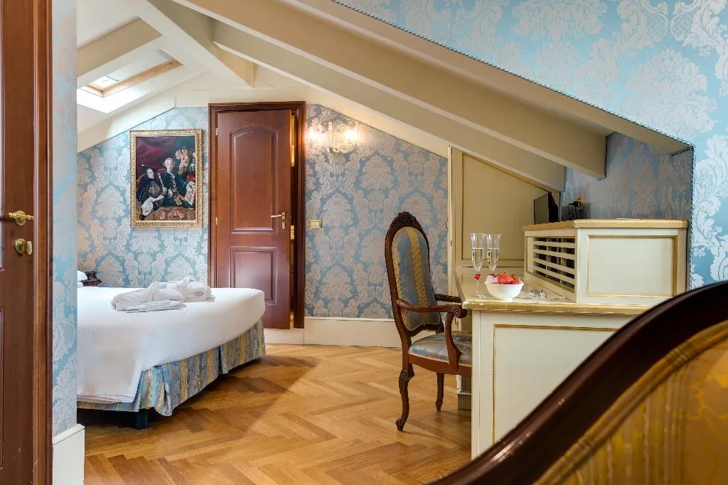 Double or Twin CAPACITY 2 Room, Canal Grande, Venice